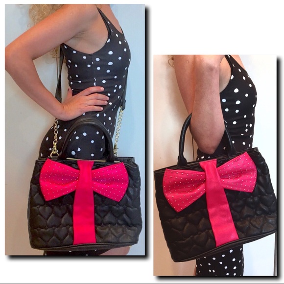 Betsey Johnson Quilted Heart Blk Purse Fuchsia Bow - Picture 2 of 8